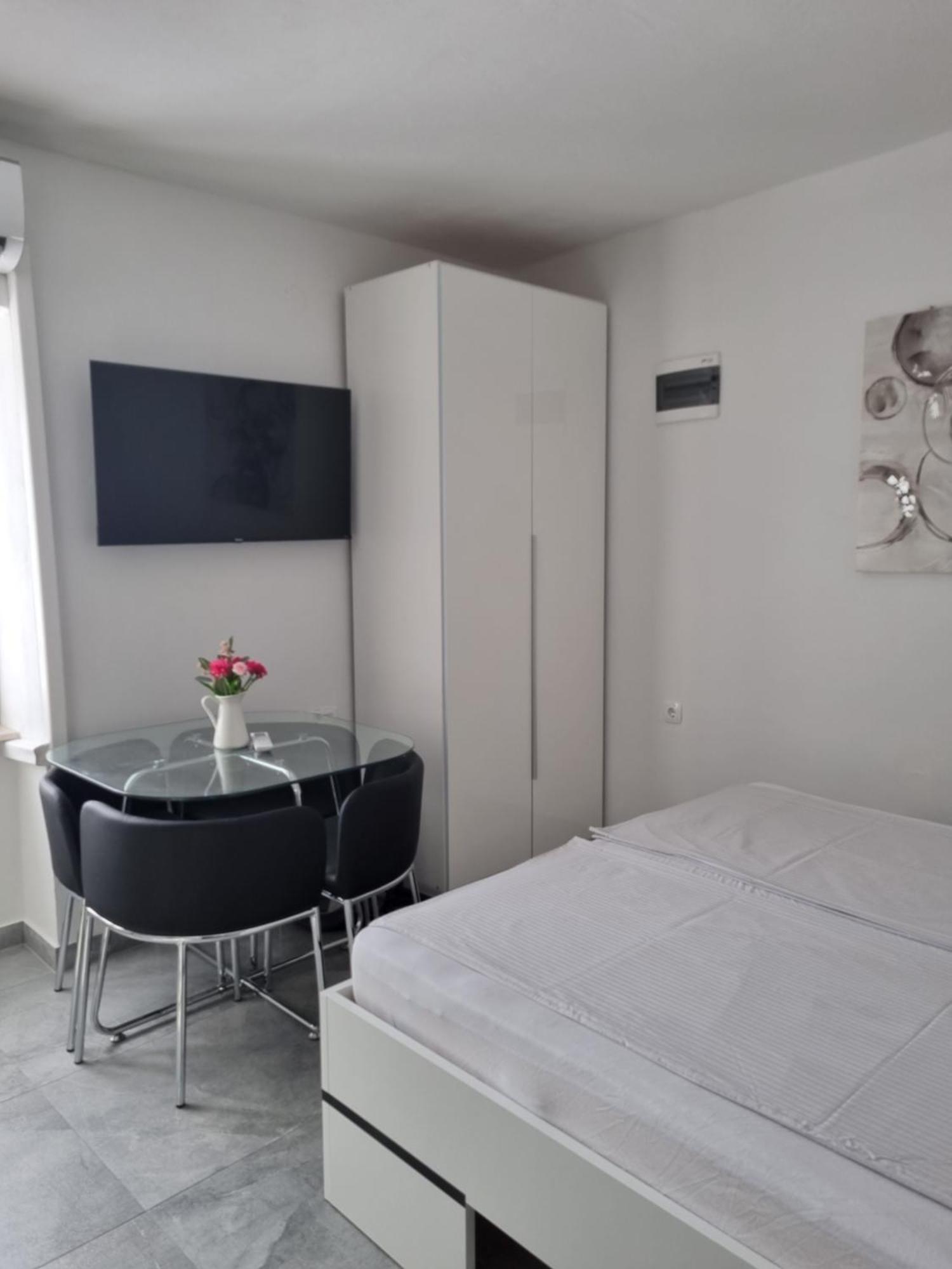 Apartments And Room Vela Senj  Exterior photo